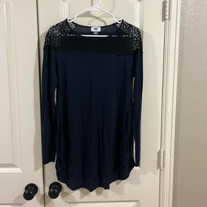 Navy Old Navy tunic with black lace shoulder yoke size Medium